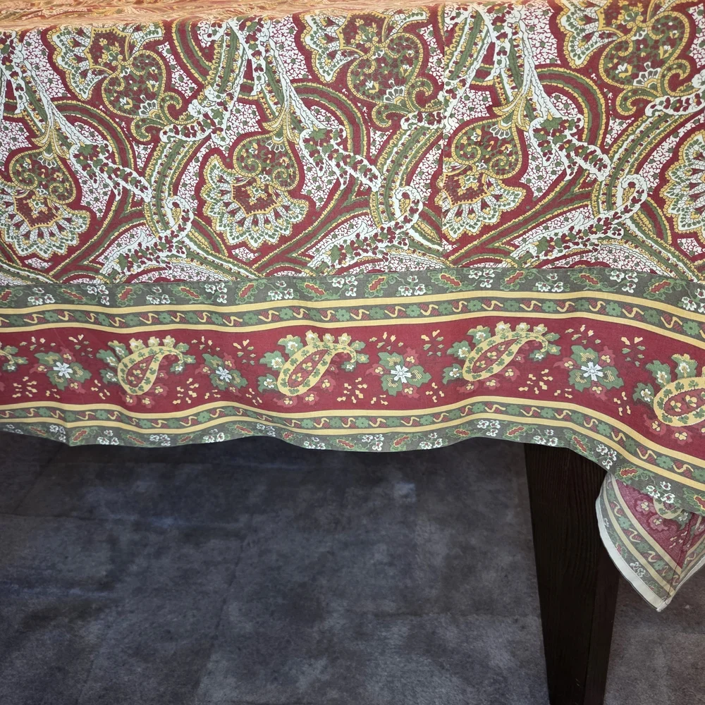 Williams Sonoma Paisley Linens Set 2 Tablecloth And 6 Napkins- Red and Green